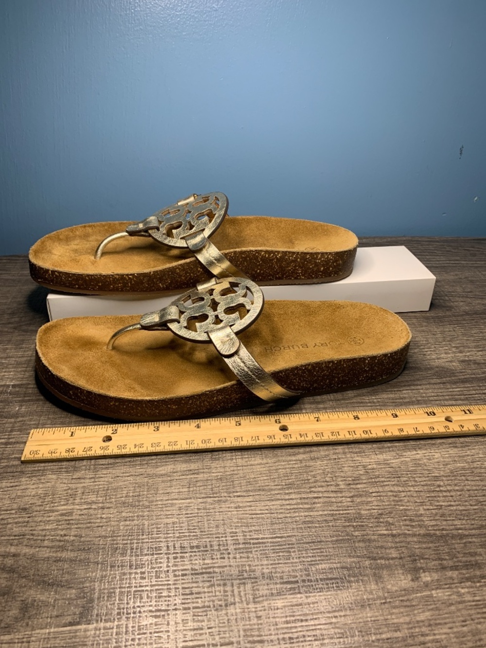 TORY BURCH Leather Logo Sandals, metallic leather-cork size 9.5M - Picture 6 of 6